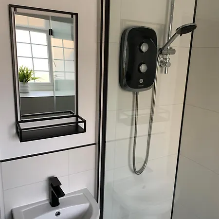 Willow View, 아파트 *